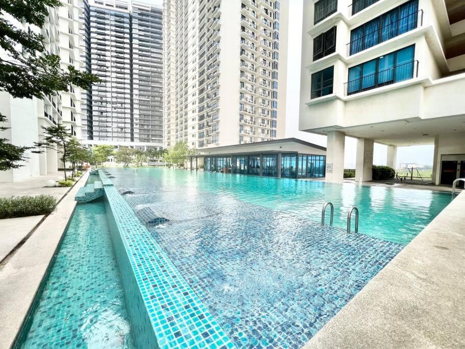 T3 1-10 Pax Trefoil 2Room Setia Alam Cozy Home Wifi Tv Exterior photo