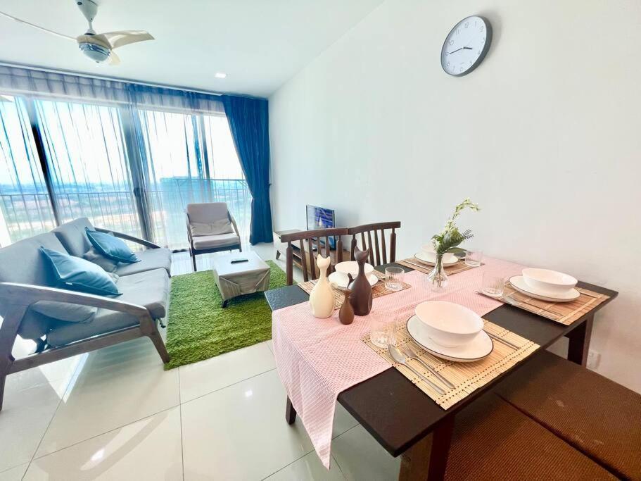 T3 1-10 Pax Trefoil 2Room Setia Alam Cozy Home Wifi Tv Exterior photo
